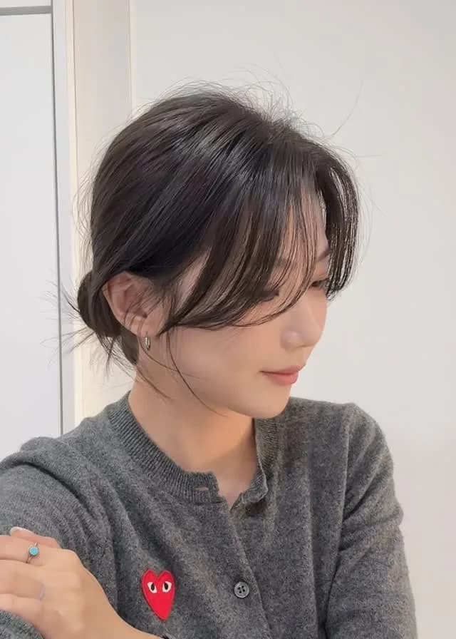 @tete_yeeun

묶어도 부끄럽지 않아요!
#페이스라인컷 
내 얼굴, 내 #M자이마 를 가려주는
사이드뱅과 #잔머리컷 ✨

✔️네이버예약
✔️문의,예약ㅣDM
✔️카카오톡ㅣyeah_
@tete_liberte
@tete_friend
웨이브로 일상에 새로운 흐름을 디자인 합니다. 
더 자세한 내용이 궁금하시다면
네이버에 #테뜨염예은 을 검색하세요.